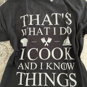 NWT "That's What I Do" Funny T-Shirt